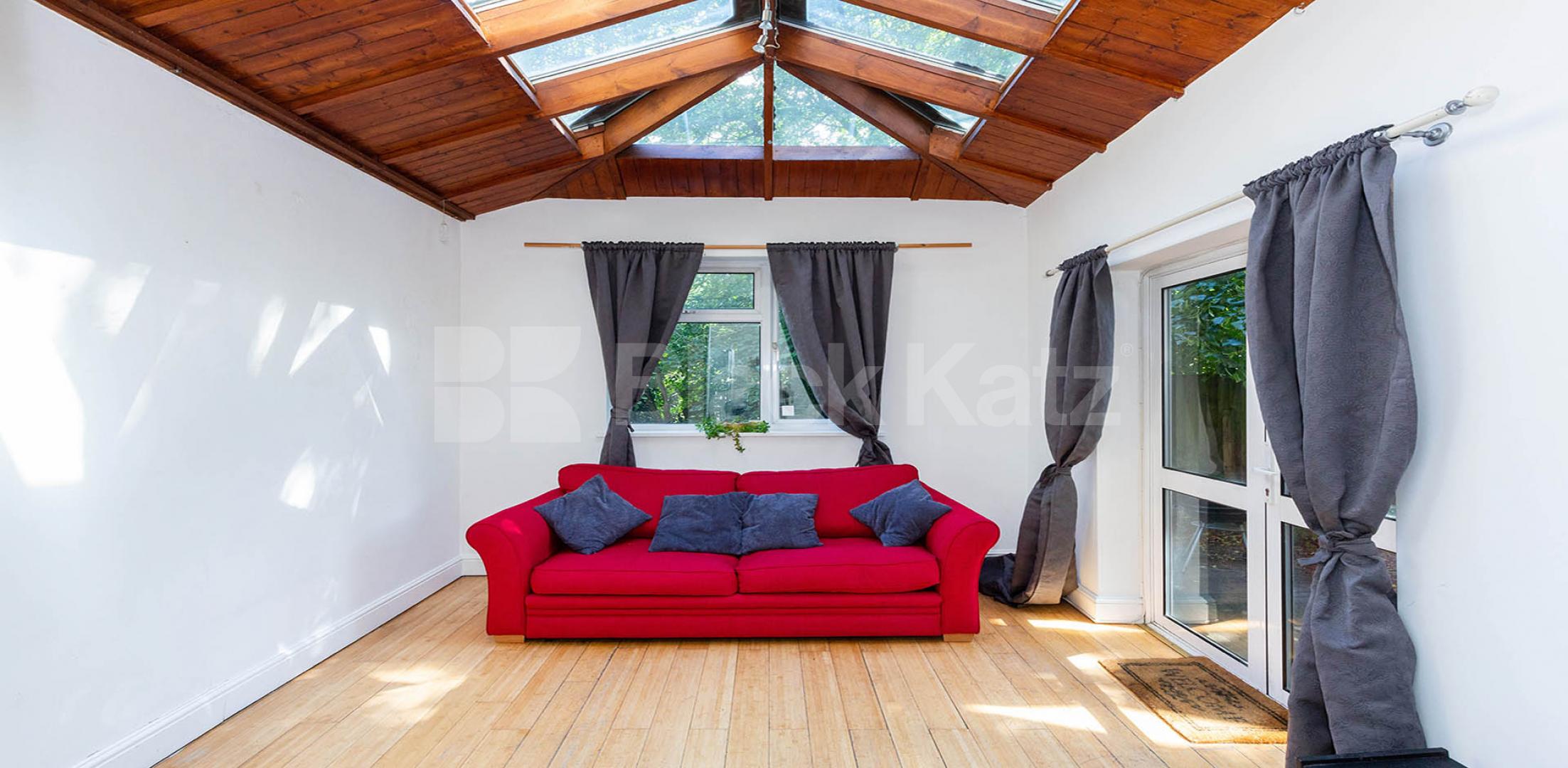 			4 BED GARDEN FLAT, 4 Bedroom, 1 bath, 1 reception Flat			 Digby Crescent, Finsbury park / Arsenal